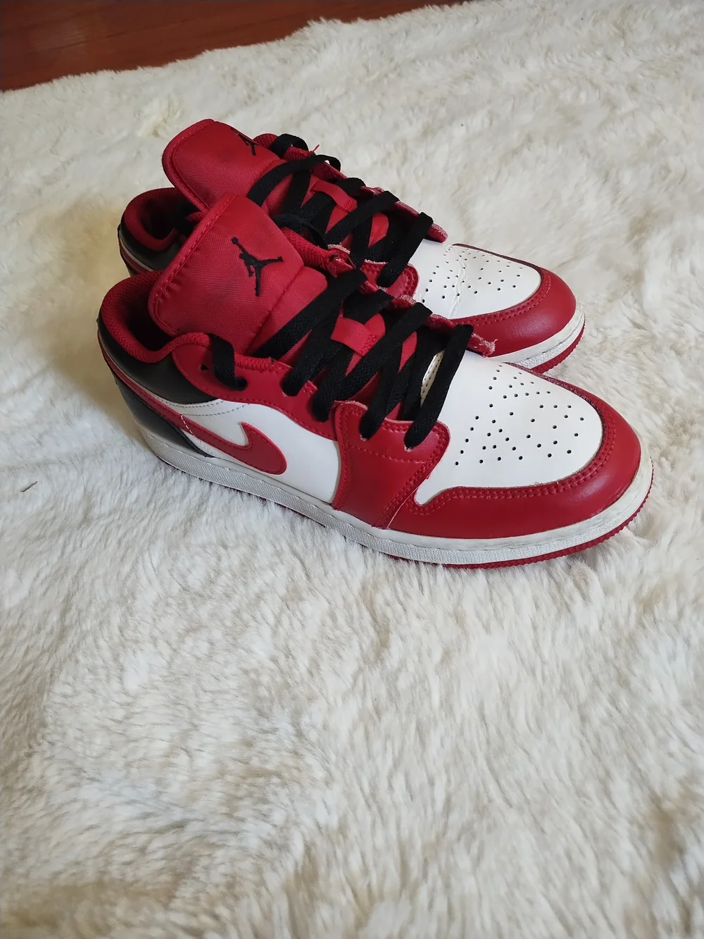 Jordan Low Top Sneakers Red White Black